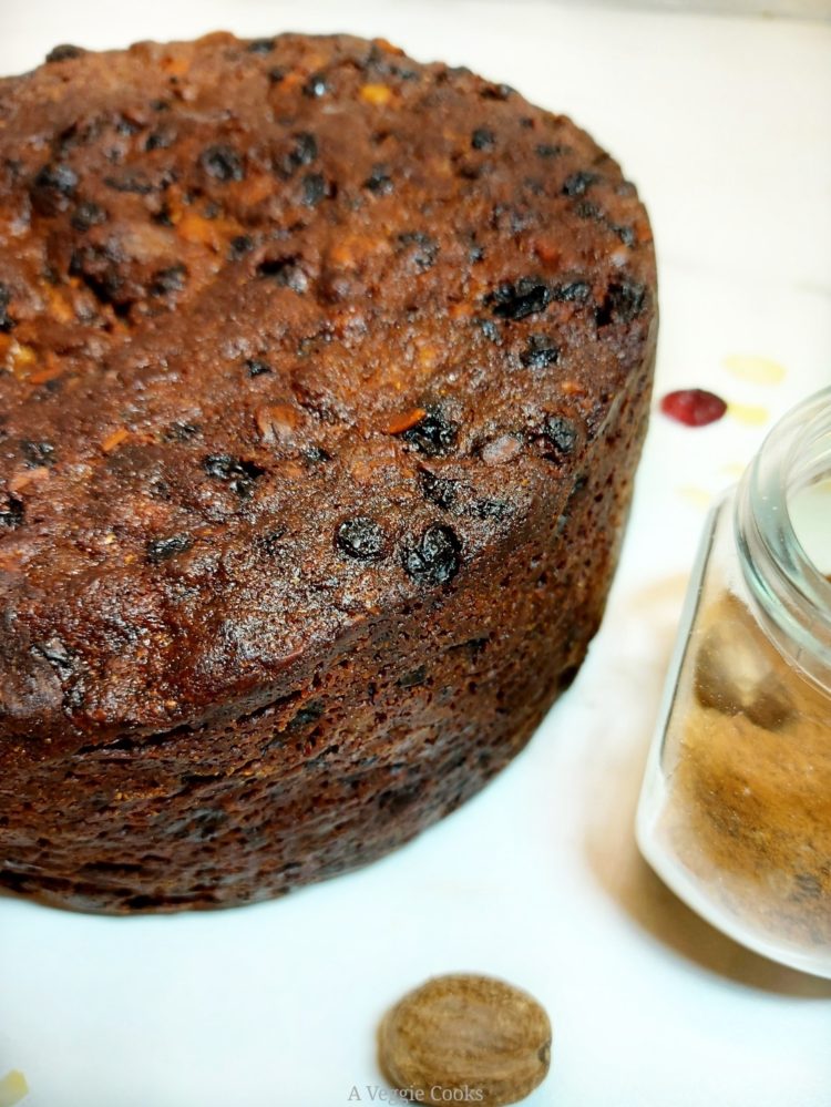 Vegan Christmas Cake - A Veggie Cooks
